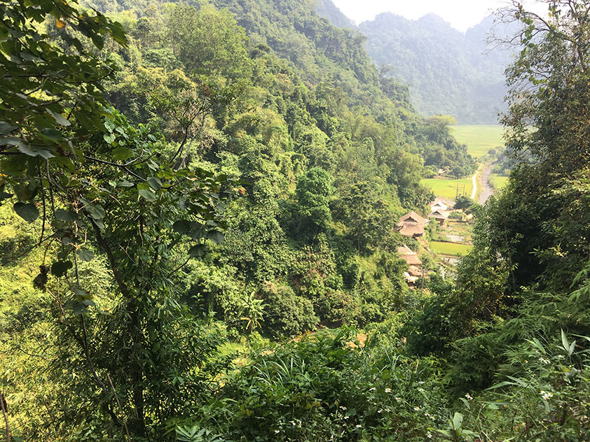 Seen from above, Kho Muong still keeps its orignial and wild beauty among green forests and mountains