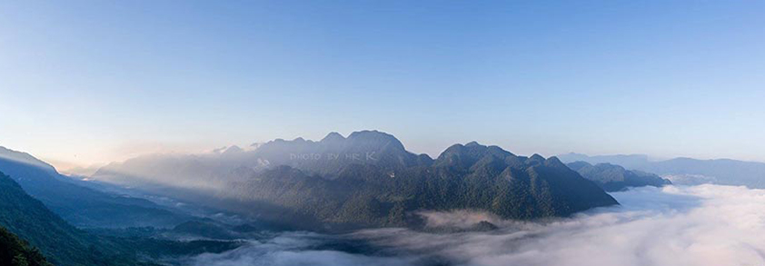 Sunrise scenery on the peak of Puluong mountain