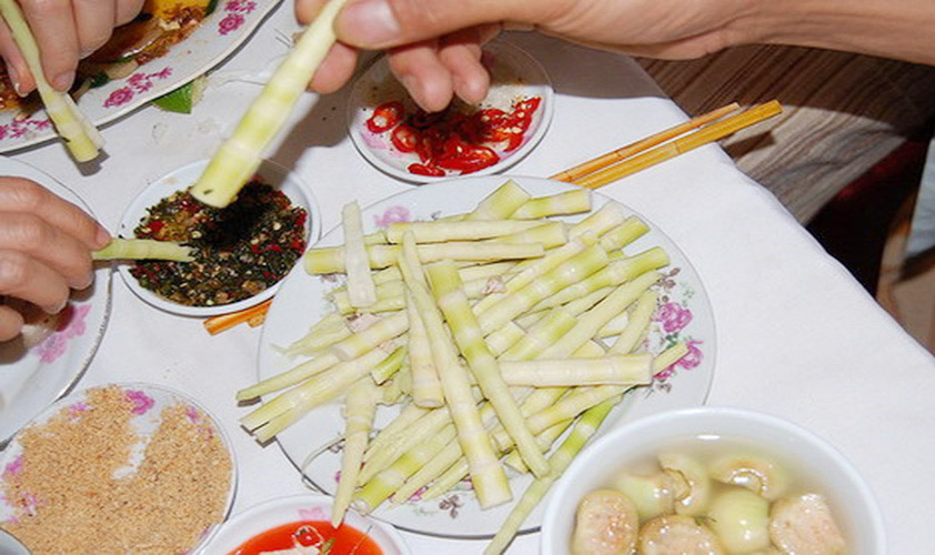 Bitter bamboo shoots remind tourists of their Puluong Thanh Hoa journey