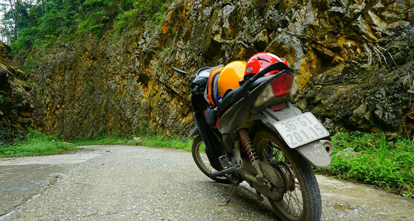 Motorbike is the most convenient vehicle for a tour to Puluong